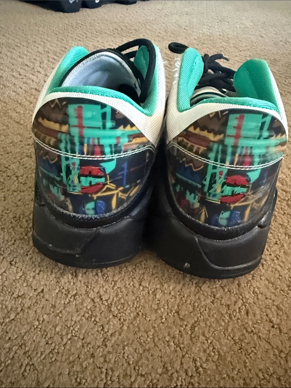 Men’s Jordan White, Black & Teal Low Basketball Sneakers size 10.5